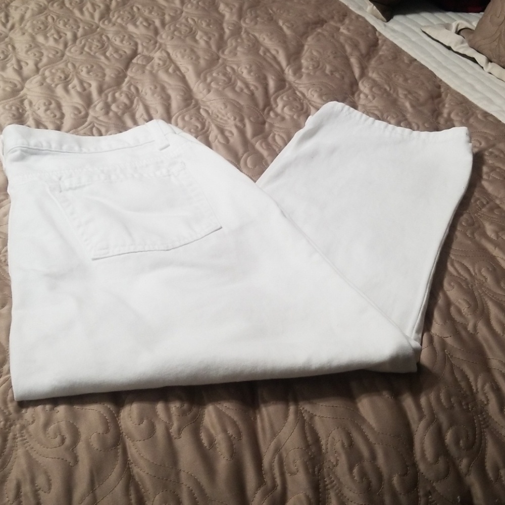 Eddie Bauer White capris